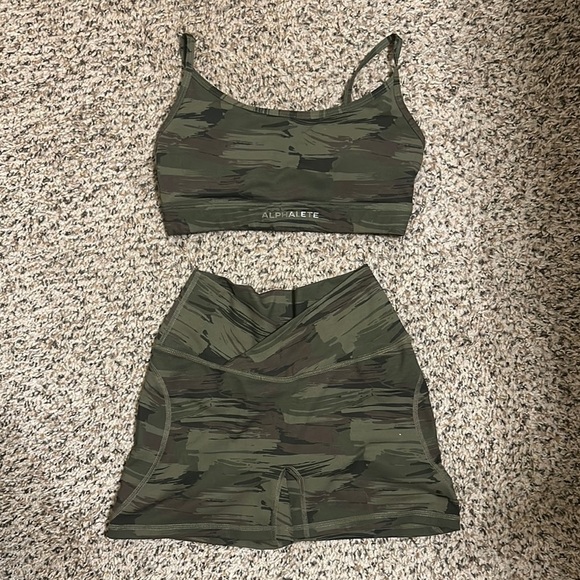 EUC Alphalete Camo Sports Bra and Biker Short SET XS - Picture 1 of 4
